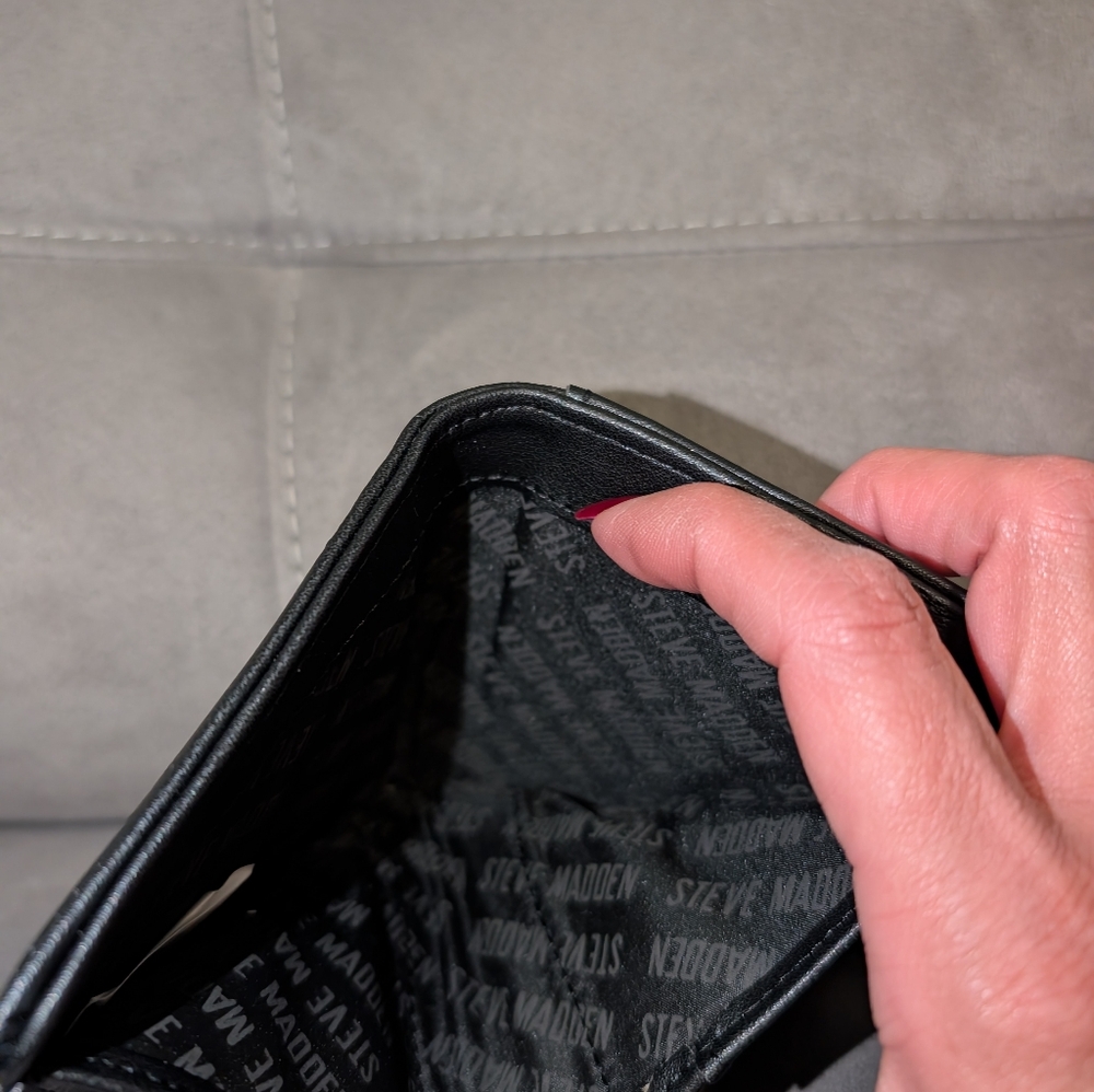 Steve Madden Compact Wallet. - Picture 6 of 6